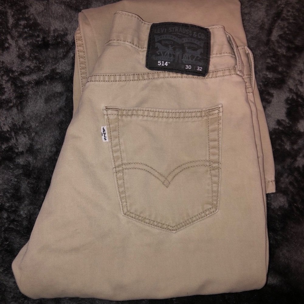 Khaki Middle Waisted Levi 514’s